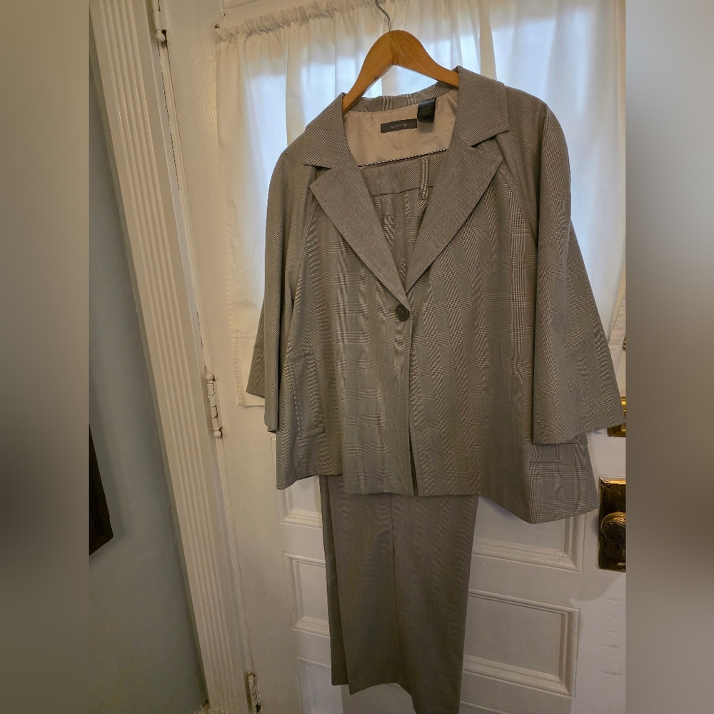Gray Two-Piece Suit - Set 16W pants; 18W pants